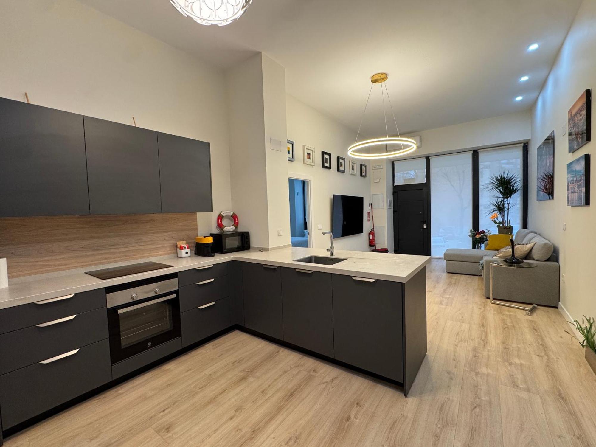 Luxury Suite Wifi Ac Servicios En La Puerta Madrid Buitenkant foto